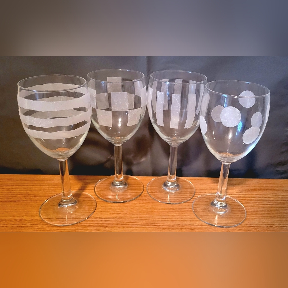 Etched wine glasses. Set of 4.